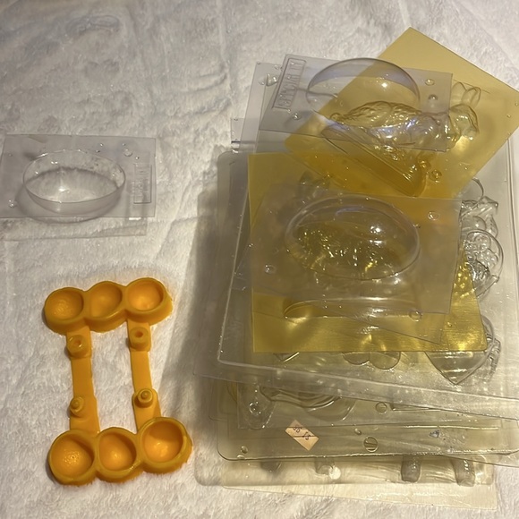 12 candy / chocolate molds - Picture 4 of 4